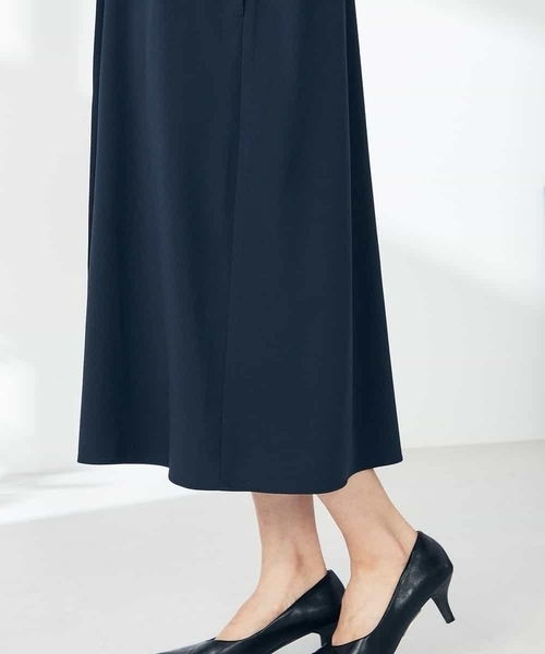 a.v.v(アーヴェヴェ)の「【洗える/ストレッチ】ベルト付フロントプリーツワンピース(ワンピース・レディース・ベージュ/ネイビー・40/38/36)」の6枚目の写真