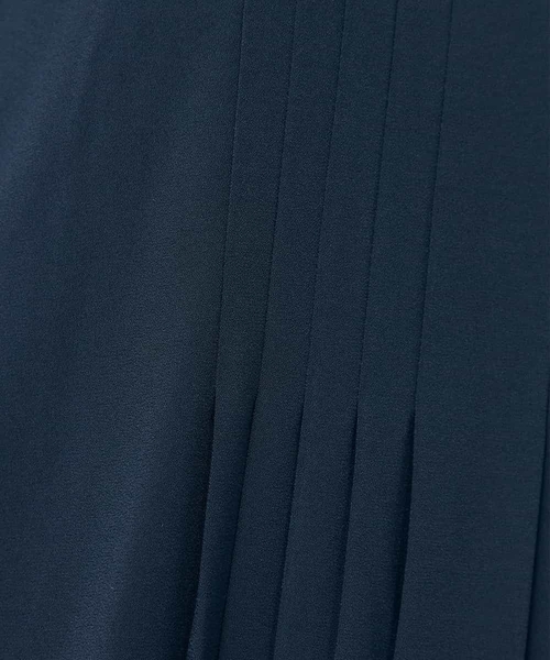 a.v.v(アーヴェヴェ)の「【洗える/ストレッチ】ベルト付フロントプリーツワンピース(ワンピース・レディース・ベージュ/ネイビー・40/38/36)」の4枚目の写真