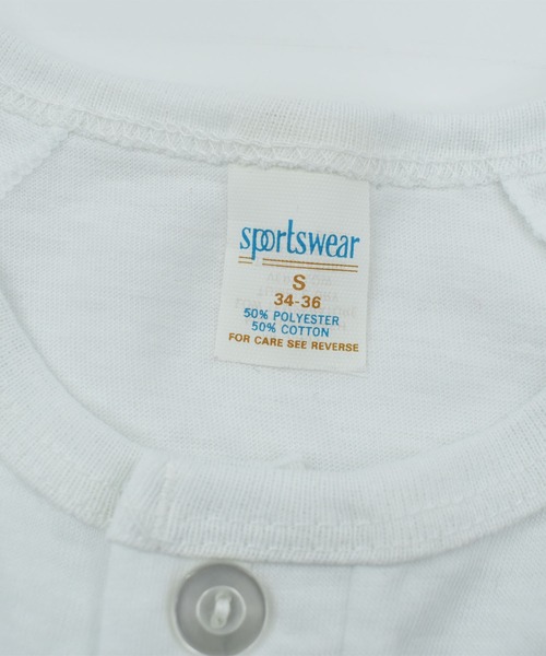 VINTAGE（ヴィンテージ）の「【USED】90’s デッドストック sports wear ヘンリーネック Tシャツ USA製（Tシャツ/カットソー・メンズ・ホワイト・SMALL）」の2枚目の写真