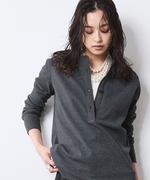 CHIC STYLE（シックスタイル）の「サーマルヘンリーネックプルオーバー＜大きいサイズ有＞シックスタイル（Tシャツ/カットソー・レディース・モカ/杢グレー/ブラック・5L/4L/3L/LL/L/M）」の3枚目の写真