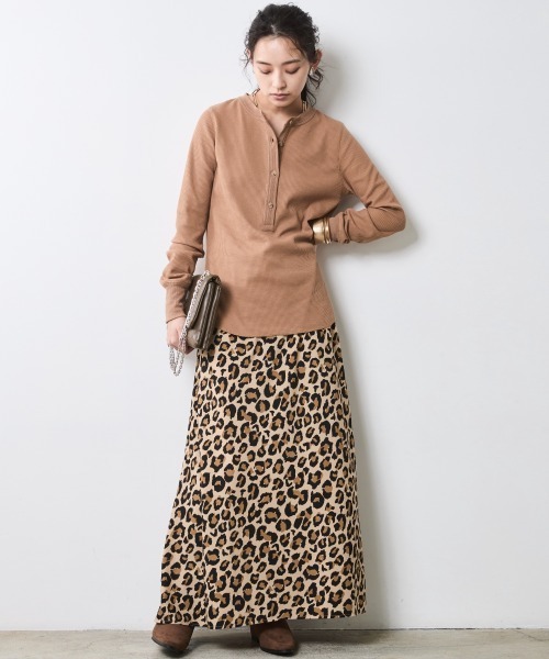 CHIC STYLE（シックスタイル）の「サーマルヘンリーネックプルオーバー＜大きいサイズ有＞シックスタイル（Tシャツ/カットソー・レディース・モカ/杢グレー/ブラック・5L/4L/3L/LL/L/M）」の21枚目の写真