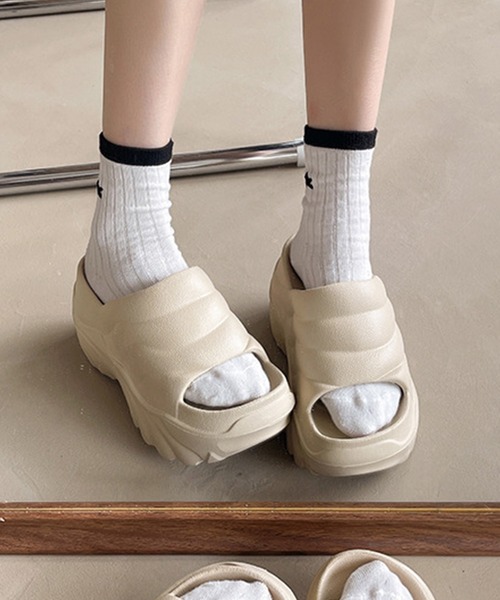 SANSeLF（サンセルフ）の「【SANSeLF】 厚底スリッポン オープントゥ ボリュームソール 立体フォルムサンダル sas25s007（サンダル・レディース・ブラック/ベージュ/ホワイト・S/M/L）」の3枚目の写真