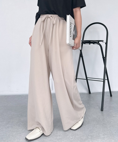 AS KNOW AS plus（アズノゥアズプラス）の「♪セミワイド ストレッチイージーパンツ（その他パンツ・レディース・アイボリー/ブラック/モカ/ブラウン系/ブラック系その他/ブラック系・FREE）」の2枚目の写真