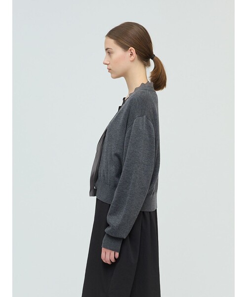 mizuiroind（ミズイロインド）の「mizuiro ind シフォンフリルVネックカーディガン（カーディガン/ボレロ・レディース・チャコールグレー/ブラック/ネイビー・FREE）」の9枚目の写真