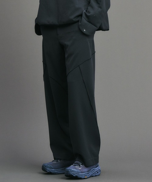 BAL(バル)の「BAL / ii_iiiiiii TECHNICAL WOOL TROUSER(その他パンツ・メンズ・グレイッシュベージュ/チャコール・1/2/3)」の2枚目の写真