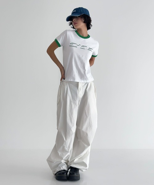 UNE MANSION(ユヌマンション)の「ユニークロゴバイカラークロップド半袖Tシャツ(Tシャツ/カットソー・レディース・ブラック/ホワイト/グリーン/レッド・FREE)」の16枚目の写真