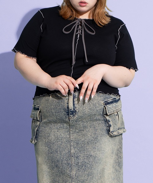 PUNYUS（プニュズ）の「レースアップ配色メロウＴシャツ（Tシャツ/カットソー・レディース・ブラック/サックスブルー・1/2/3/4）」の2枚目の写真