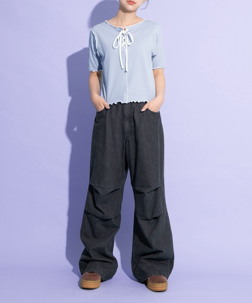 PUNYUS（プニュズ）の「レースアップ配色メロウＴシャツ（Tシャツ/カットソー・レディース・ブラック/サックスブルー・1/2/3/4）」の5枚目の写真