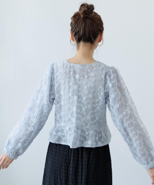 flower（フラワー）の「ブルーミングリボントップ（シャツ/ブラウス・レディース・アイボリー/グレー・FREE）」の4枚目の写真