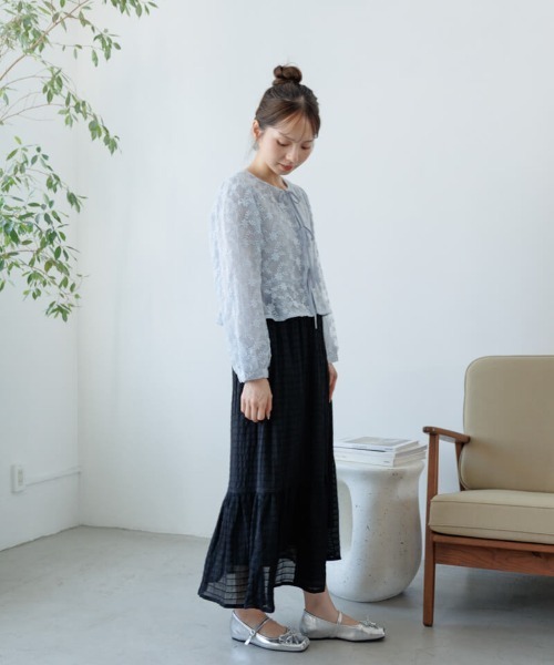 flower（フラワー）の「ブルーミングリボントップ（シャツ/ブラウス・レディース・アイボリー/グレー・FREE）」の6枚目の写真