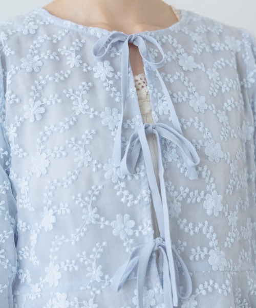 flower（フラワー）の「ブルーミングリボントップ（シャツ/ブラウス・レディース・アイボリー/グレー・FREE）」の8枚目の写真