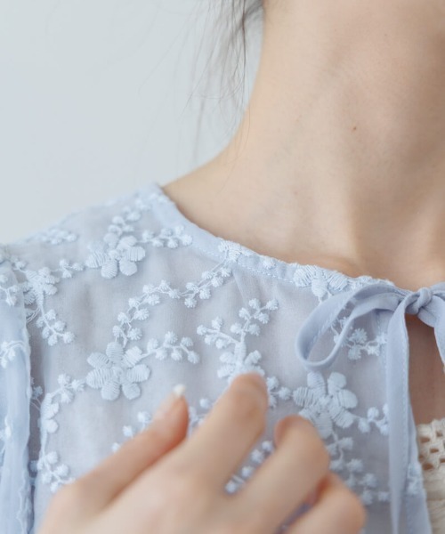 flower（フラワー）の「ブルーミングリボントップ（シャツ/ブラウス・レディース・アイボリー/グレー・FREE）」の9枚目の写真