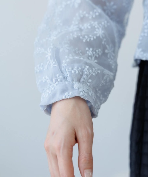 flower（フラワー）の「ブルーミングリボントップ（シャツ/ブラウス・レディース・アイボリー/グレー・FREE）」の10枚目の写真