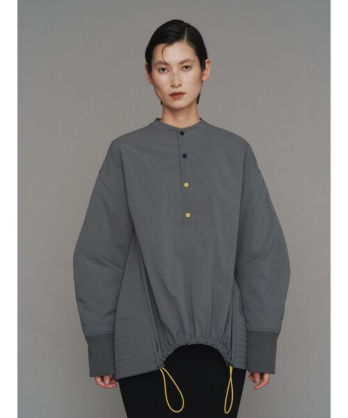 UN3D.（アンスリード）の「PADDING HEM DESIGN SH / パディングヘムデザインシャツ（シャツ/ブラウス・レディース・ホワイト/グレー/ブラック・36/38）」の3枚目の写真