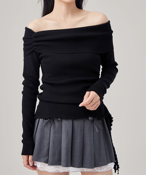 Lace Ladies(レースレディース)の「サイド ギャザー オフショル 裾メロウ トップス(Tシャツ/カットソー・レディース・ブラック/ブラウン/ホワイト・FREE)」の2枚目の写真