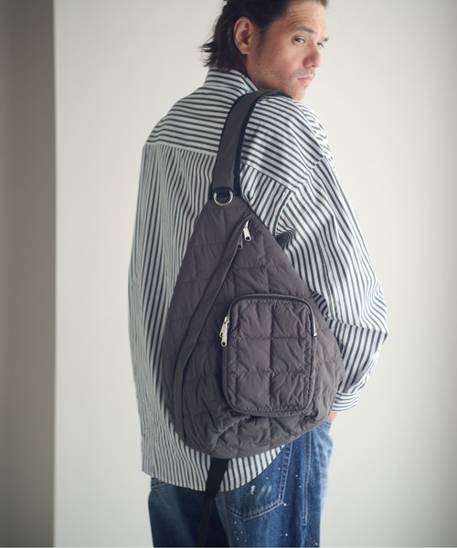 ADAM PATEK（アダムパテック）の「ADAMPATEK/square quilt sling bag/ワンショルダースクエアキルトスリングバック/(AP2529003)（ボディバッグ/ウエストポーチ・レディース・ブラック/グレー・FREE）」の9枚目の写真