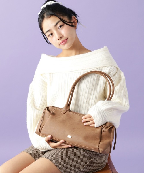 tiny tiny（ティニーティニー）の「サイドリボンバッグ[tiny tiny(ティニーティニー)]（ボストンバッグ・レディース・キャメル/ボルドー/ブラック・0）」の2枚目の写真