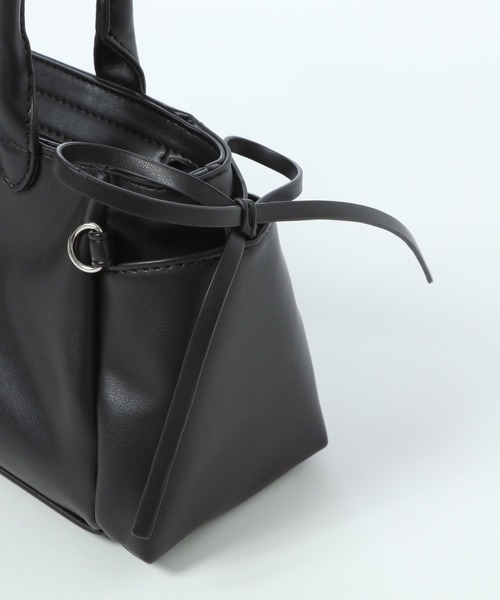 tiny tiny（ティニーティニー）の「サイドリボンバッグ[tiny tiny(ティニーティニー)]（ボストンバッグ・レディース・キャメル/ボルドー/ブラック・0）」の9枚目の写真