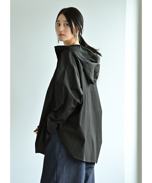 STYLE DELI(スタイルデリ)の「【BLK001】ライトフーディシャツ(シャツ/ブラウス・レディース・ブラック・FREE)」の1枚目の写真