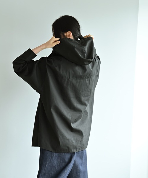 STYLE DELI(スタイルデリ)の「【BLK001】ライトフーディシャツ(シャツ/ブラウス・レディース・ブラック・FREE)」の3枚目の写真