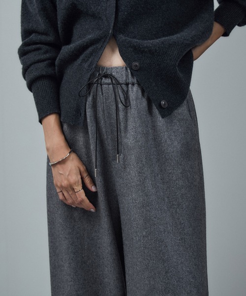 SALON adam et rope'（サロン アダム エ ロペ）の「【WEB限定】ウォッシャブルウールカシミヤワイドパンツ（その他パンツ・レディース・ブラック/ブラウン/グレー・M/S）」の9枚目の写真