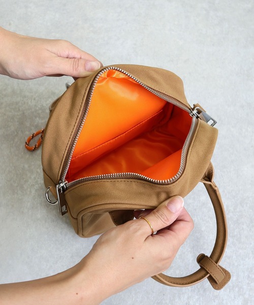 COLDE (コルデ)の「チャーム付きミニボストン(ボストンバッグ・レディース・ブラウン/アイボリー/ブラック・FREE)」の4枚目の写真