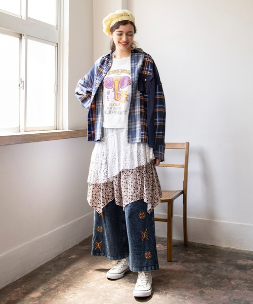 チャイハネ(チャイハネ)の「【チャイハネ】ディルバル ベルボトム風デニムパンツ(デニムパンツ・レディース・ダークブルー/ライトブルー・FREE)」の5枚目の写真