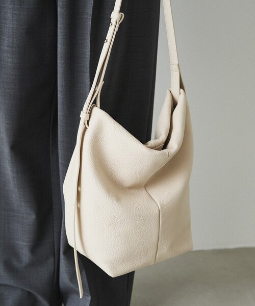 russet　レザー　2WAYショルダーバッグワンショルダーアイボリーラシット russet（ラシット）の「レザー2WAYショルダーバッグ（ショルダーバッグ