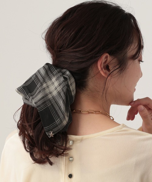 Elura（エルーラ）の「チェックシュシュ/608961（シュシュ・レディース・ブラック系その他/ネイビー・FREE）」の2枚目の写真