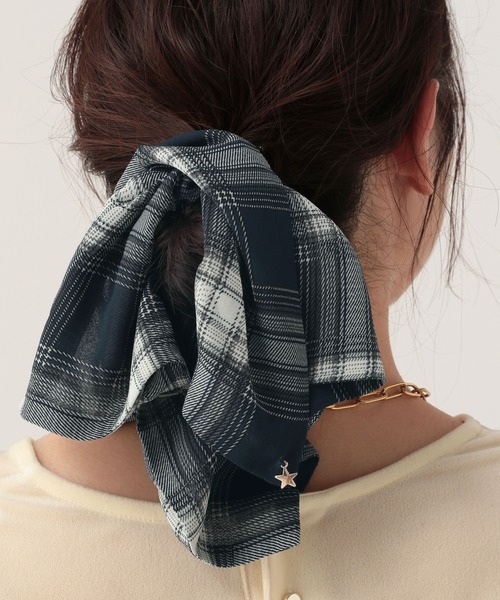 Elura（エルーラ）の「チェックシュシュ/608961（シュシュ・レディース・ブラック系その他/ネイビー・FREE）」の7枚目の写真