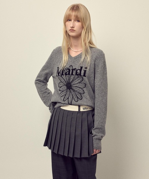 Mardi Mercredi(マルディメクルディ)の「CASHMERE V NECK FLOWERMARDI / カシミヤ Vネック フラワーマルディ ニット(ニット/セーター・レディース・ネイビー/ブラック/グレー・FREE)」の15枚目の写真