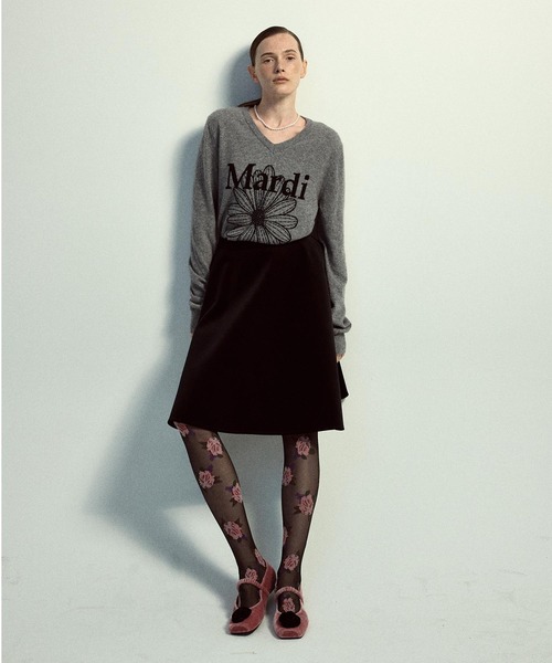 Mardi Mercredi(マルディメクルディ)の「CASHMERE V NECK FLOWERMARDI / カシミヤ Vネック フラワーマルディ ニット(ニット/セーター・レディース・ネイビー/ブラック/グレー・FREE)」の17枚目の写真