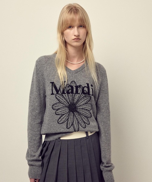 Mardi Mercredi(マルディメクルディ)の「CASHMERE V NECK FLOWERMARDI / カシミヤ Vネック フラワーマルディ ニット(ニット/セーター・レディース・ネイビー/ブラック/グレー・FREE)」の5枚目の写真