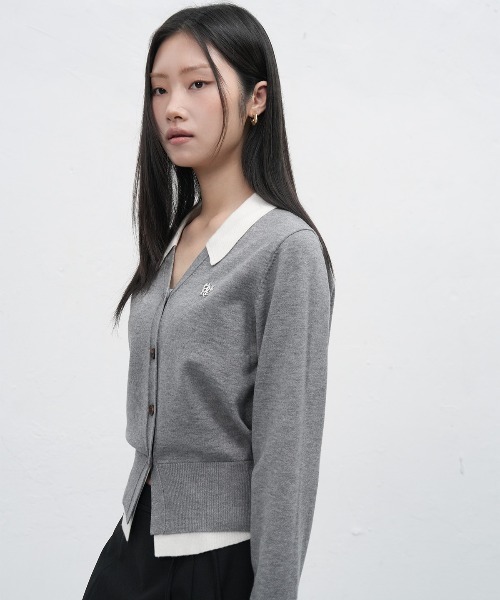 GENERAL IDEA（ジェネラルアイデア）の「essential collar layerd cardigan シャツレイヤード風ニットカーディガン（カーディガン/ボレロ・レディース・グレー/ワイン/ブラック・L/M/S）」の4枚目の写真