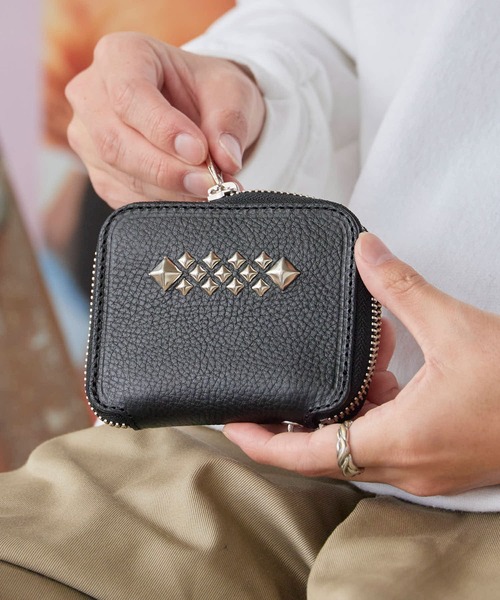 CALEE 本革スタッズ二つ折り財布 CALEE/キャリー ひし形スタッズ付き 二つ折りミニ財布（財布）｜CALEE