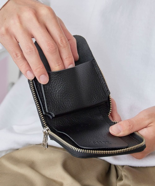 CALEE/キャリー ひし形スタッズ付き 二つ折りミニ財布（財布）｜CALEE