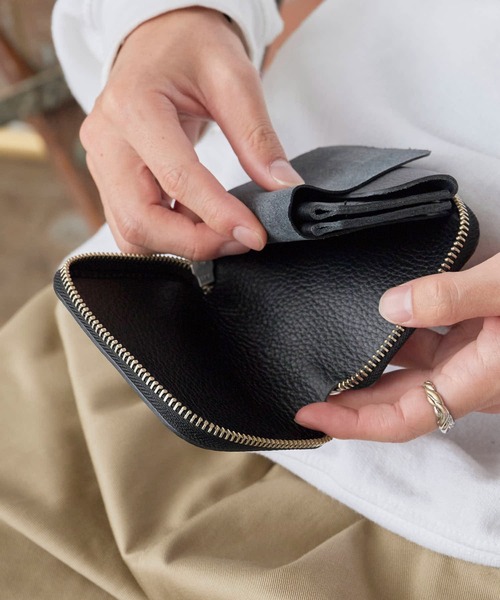 CALEE/キャリー ひし形スタッズ付き 二つ折りミニ財布（財布）｜CALEE