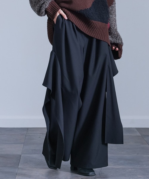 kOhAKU（コハク）の「『フレアモチーフワイドパンツ』（その他パンツ・レディース・ブラック/チャコール・2/1）」の17枚目の写真