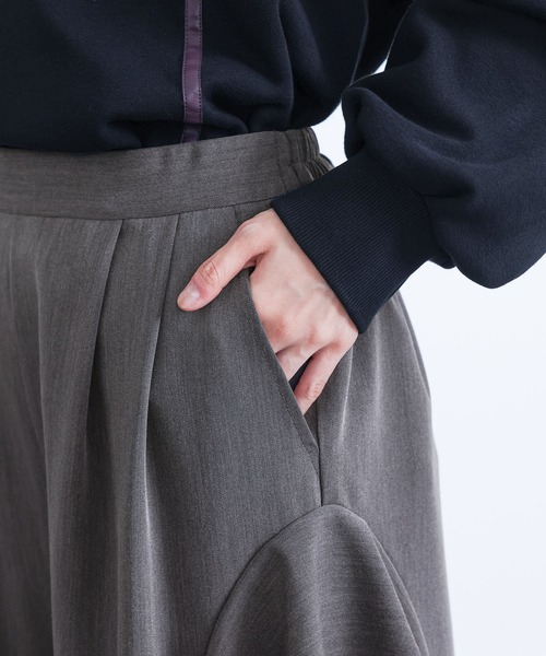 kOhAKU（コハク）の「『フレアモチーフワイドパンツ』（その他パンツ・レディース・ブラック/チャコール・2/1）」の12枚目の写真