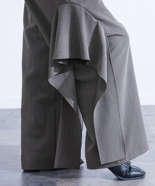 kOhAKU（コハク）の「『フレアモチーフワイドパンツ』（その他パンツ・レディース・ブラック/チャコール・2/1）」の13枚目の写真