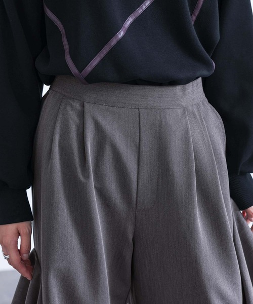 kOhAKU（コハク）の「『フレアモチーフワイドパンツ』（その他パンツ・レディース・ブラック/チャコール・2/1）」の14枚目の写真