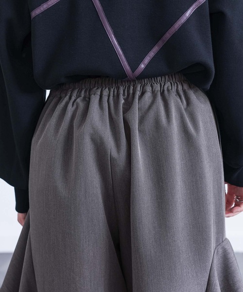 kOhAKU（コハク）の「『フレアモチーフワイドパンツ』（その他パンツ・レディース・ブラック/チャコール・2/1）」の15枚目の写真