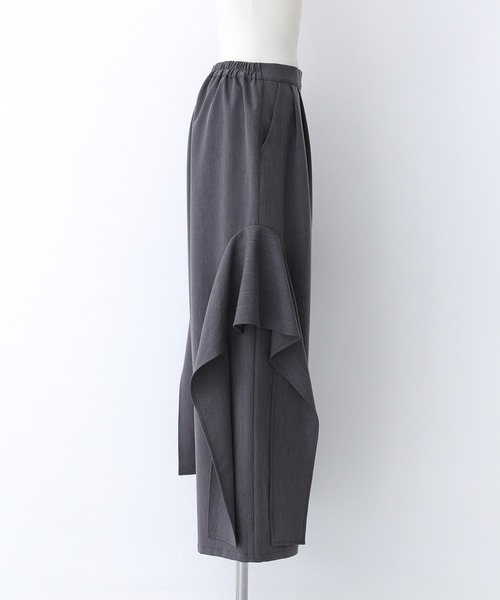 kOhAKU（コハク）の「『フレアモチーフワイドパンツ』（その他パンツ・レディース・ブラック/チャコール・2/1）」の6枚目の写真