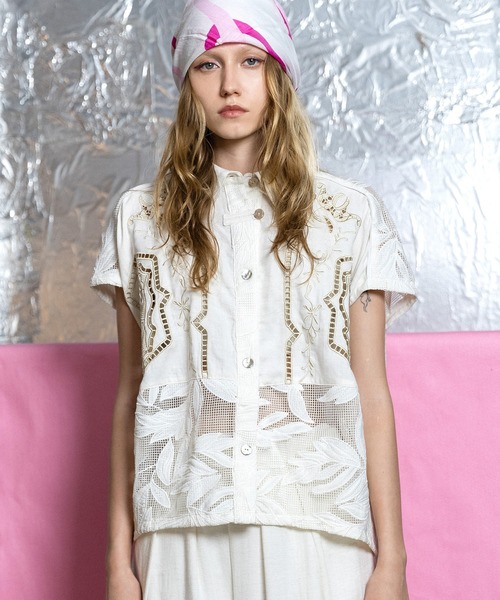 AULA AILA（アウラアイラ）の「【セットアップ着用可】カットワークエンブロイダリーシャツ（シャツ/ブラウス・レディース・オフホワイト/グレイッシュベージュ/ブラック・0）」の5枚目の写真