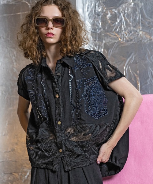 AULA AILA（アウラアイラ）の「【セットアップ着用可】カットワークエンブロイダリーシャツ（シャツ/ブラウス・レディース・オフホワイト/グレイッシュベージュ/ブラック・0）」の12枚目の写真