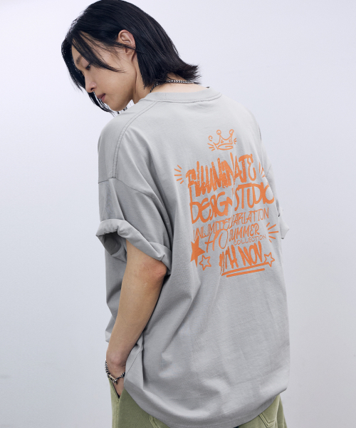 F.ILLUMINATE(フィルミネイト)の「タググラフィティTシャツ - グレー(Tシャツ/カットソー・レディース・その他・SMALL/MEDIUM/LARGE)」の4枚目の写真