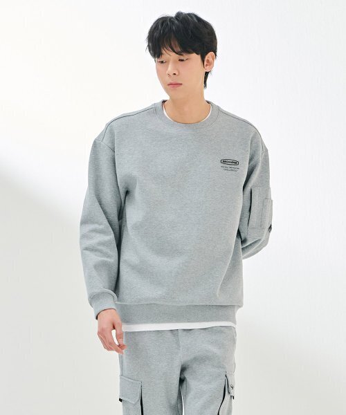 CHASECULT(チェイスカルト)の「男性袖ポケットスウェット-DARK5111B0B(スウェット・メンズ・ライトグレー・100/105/110/95)」の1枚目の写真