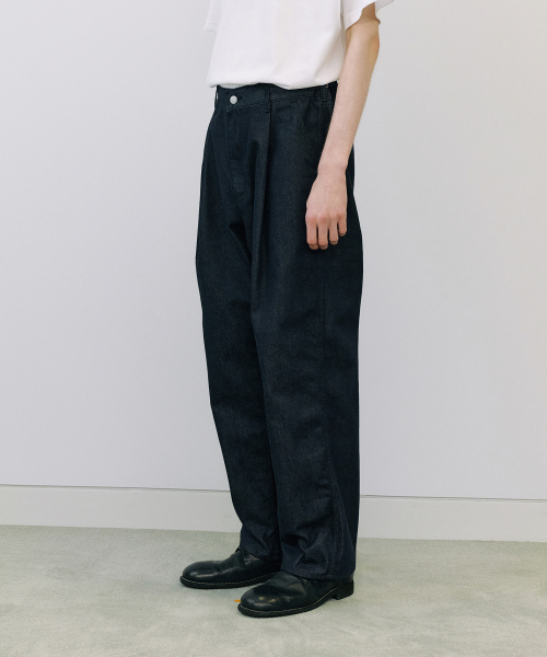 ENDOOR(エンドア)の「deep tuck washed denim pants (deep blue)(デニムパンツ・メンズ・その他・1/3)」の1枚目の写真