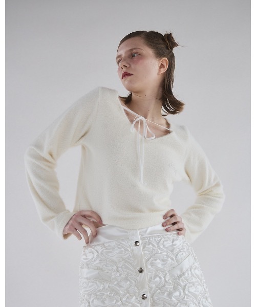 lilLilly（リルリリー）の「Vネックファートップス（ニット/セーター・レディース・ブラック・FREE）」の7枚目の写真