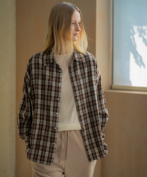 KNOWNBETTER（ノウンベター）の「Overfit cotton check shirt [KNFW04SH02]_[2color]（シャツ/ブラウス・レディース・ネイビー/ブラウン・FREE）」の3枚目の写真